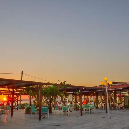 Ξενοδοχείο με διαμερίσματα Ammes Livathos (Kefalonia)