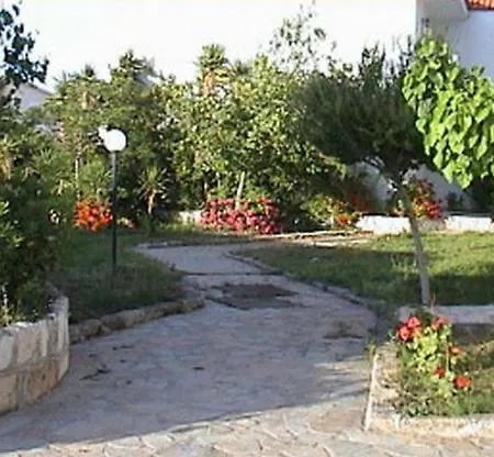 Ξενοδοχείο με διαμερίσματα Ammes Livathos (Kefalonia)